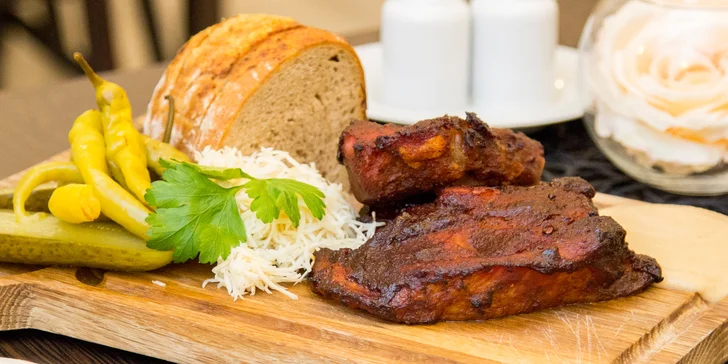 Půl kila žeber sous-vide s křenem i česnekovým chlebem pro 1 nebo 2 osoby