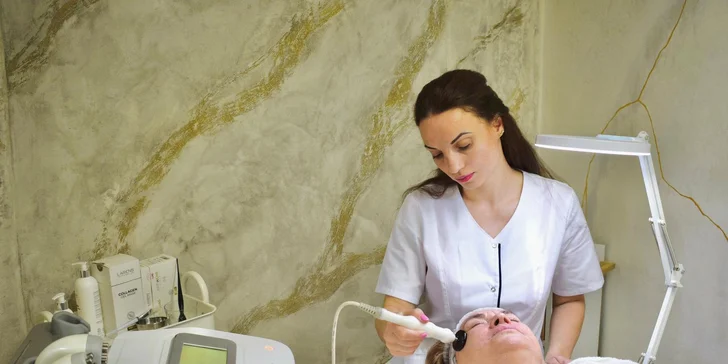 Mezoterapie obličeje, krku a dekoltu dermapenem i radiofrekvenční lifting
