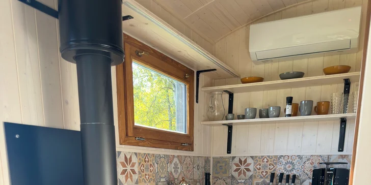 Netradiční pobyt s výhledem na Ještěd: luxusní maringotka až pro 3 osoby