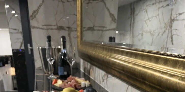 Privátní VIP wellness na 2-5 hodin: hydromasážní vana, sauna, občerstvení, víno i sushi set