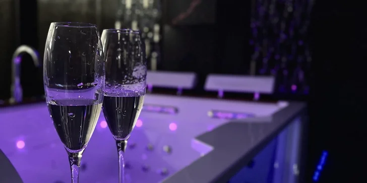 Privátní VIP wellness na 2-5 hodin: hydromasážní vana, sauna, občerstvení, víno i sushi set