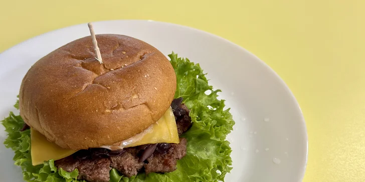 Hovězí hamburger, americké brambory či salát i limonáda dle výběru