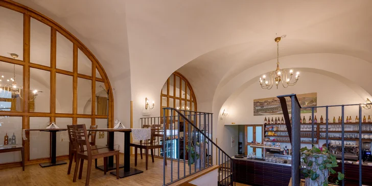 Pečená hovězí žebra s chlebem a klášterní pivo pro 1 nebo 2 osoby