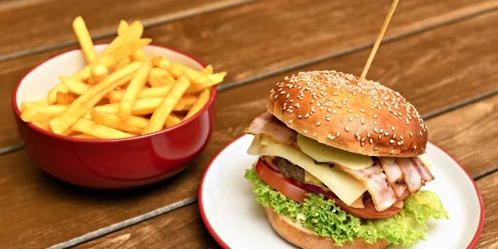 500–2 000 Kč na cokoliv v restauraci Flames Fusion: burgery, masové dobroty, saláty i pití