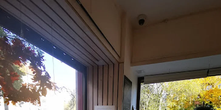 Sladká či slaná snídaně dle výběru a káva či džus pro jednoho v bistru Nová hra