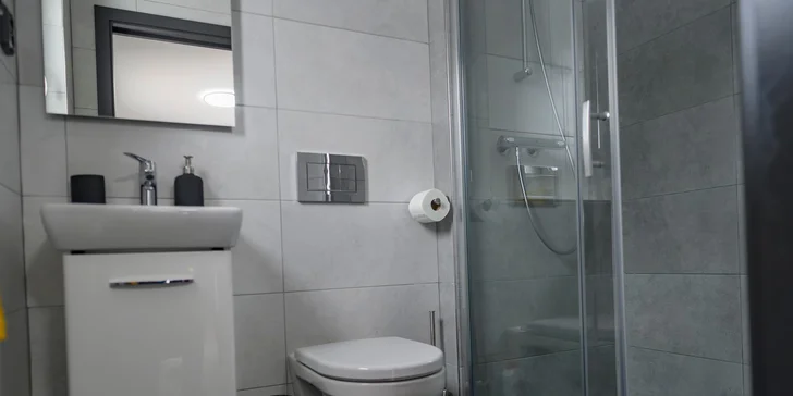 Krásná glampová chatka v Jizerských horách s moderním vybavením