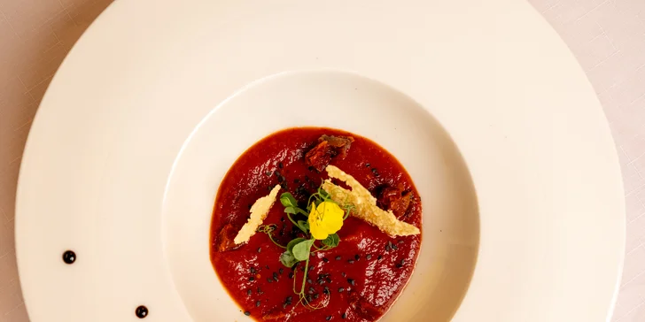 Pětichodové menu s panenkou a rump steakem i relaxace ve wellness pro 2 osoby