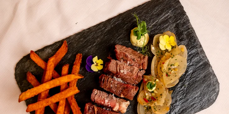 Pětichodové menu s panenkou a rump steakem i relaxace ve wellness pro 2 osoby
