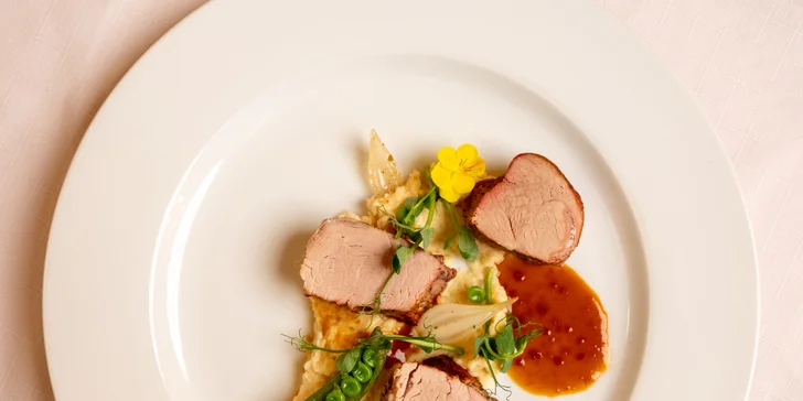 Pětichodové menu s panenkou a rump steakem i relaxace ve wellness pro 2 osoby