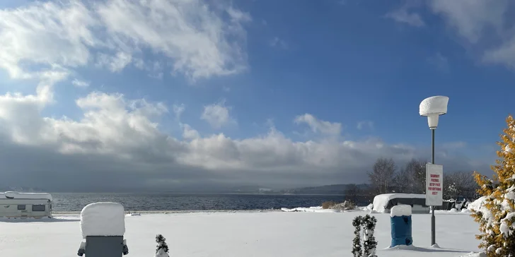 Dovolená na břehu Lipna: možnost snídaní, výlety, sport, v zimě běžky i sjezdovky