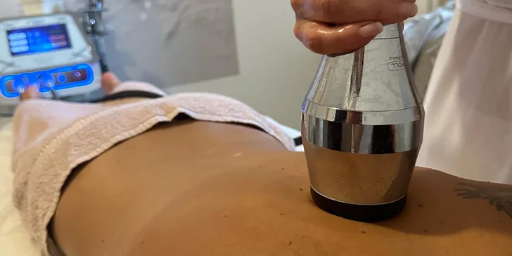 Přístrojová masáž pro 2 osoby: 100 minut, kombinace lymfodrenáže a vakuové masáže