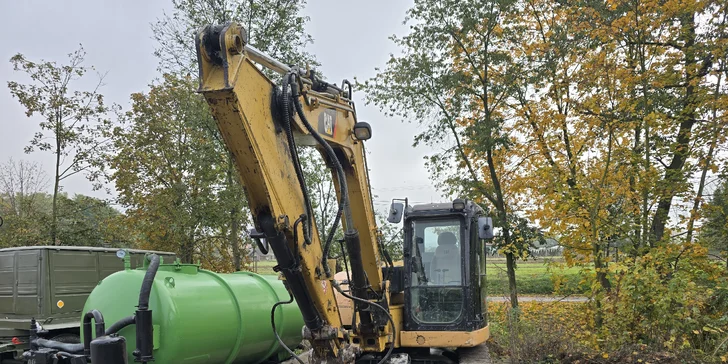 30–60 min. řádění s legendárním kloubovým nakladačem, bagrem nebo rypadlem