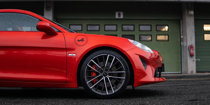 Řízení i spolujízda v Alpine A110 S na závodním okruhu