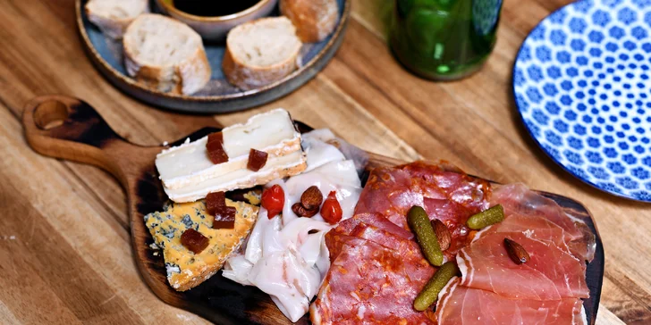 Španělské menu pro 2 osoby: tapas, slávky, foie gras, chobotnice i dezert a španělské víno