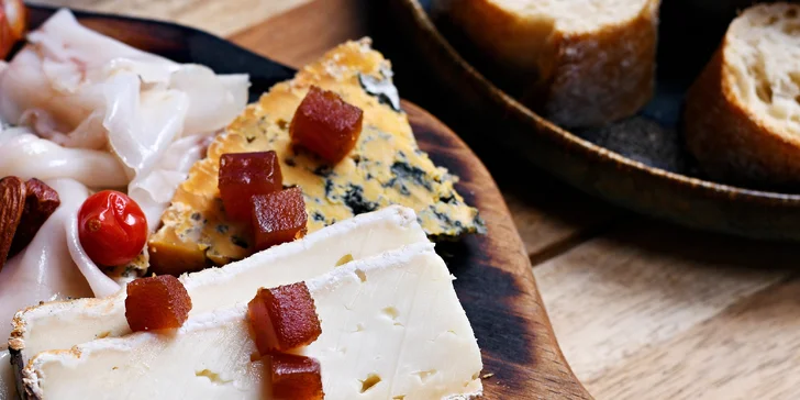 Španělské menu pro 2 osoby: tapas, slávky, foie gras, chobotnice i dezert a španělské víno