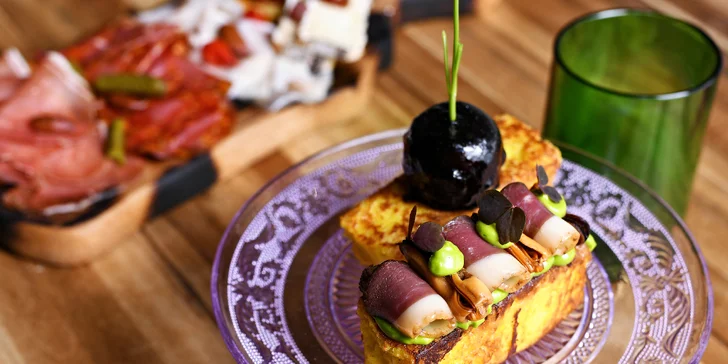 Španělské menu pro 2 osoby: tapas, slávky, foie gras, chobotnice i dezert a španělské víno