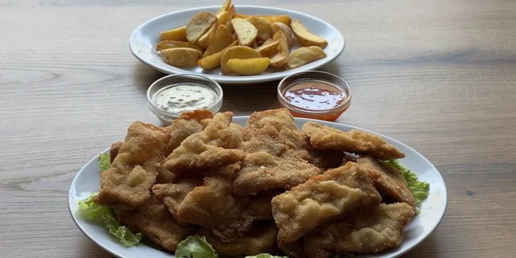 500 g či 1 kg kuřecích a vepřových řízků vč. přílohy dle výběru a omáček