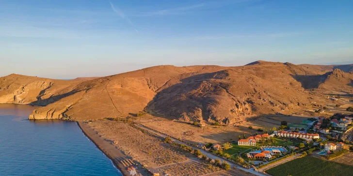 Letecky na Lesbos: 4* hotel Aeolian Village Beach Resort s all inclusive