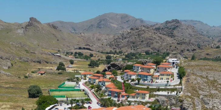 Letecky na Lesbos: 4* hotel Aeolian Village Beach Resort s all inclusive