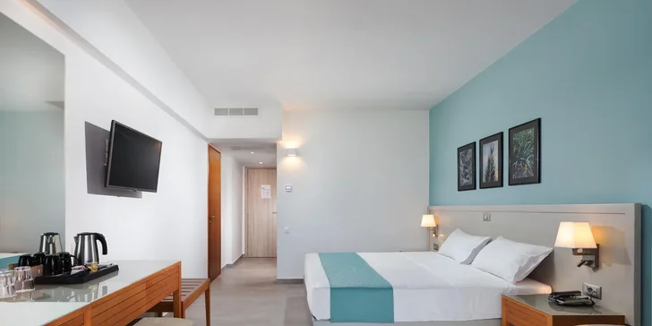 Letecky na Lesbos: 4* hotel Aeolian Village Beach Resort s all inclusive