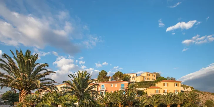 Letecky na Lesbos: 4* hotel Aeolian Village Beach Resort s all inclusive