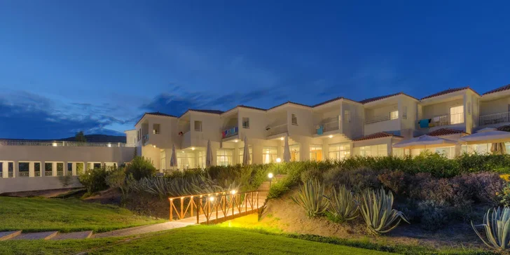Letecky na Lesbos: 4* hotel Aeolian Village Beach Resort s all inclusive