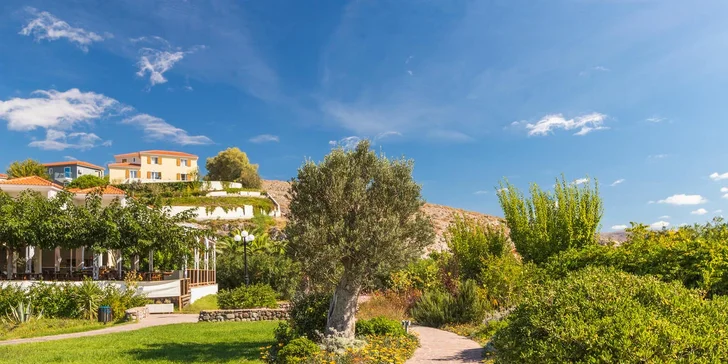 Letecky na Lesbos: 4* hotel Aeolian Village Beach Resort s all inclusive