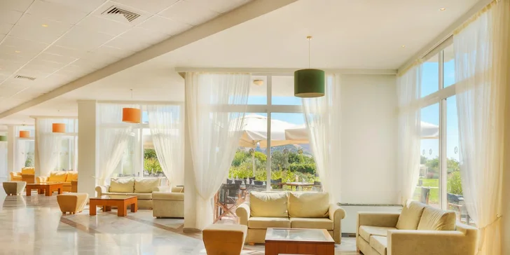 Letecky na Lesbos: 4* hotel Aeolian Village Beach Resort s all inclusive