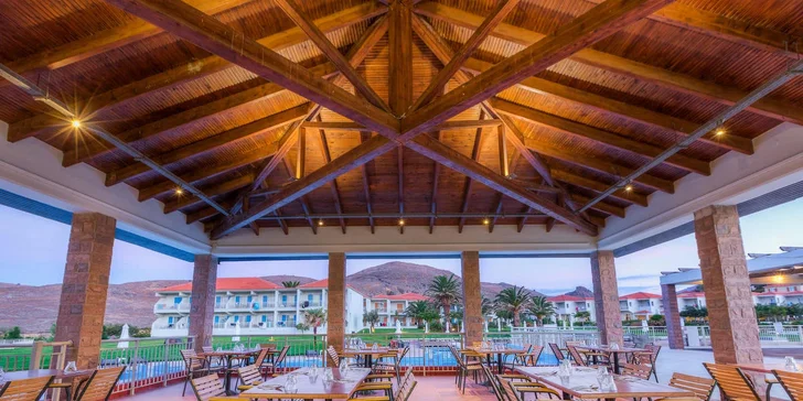 Letecky na Lesbos: 4* hotel Aeolian Village Beach Resort s all inclusive