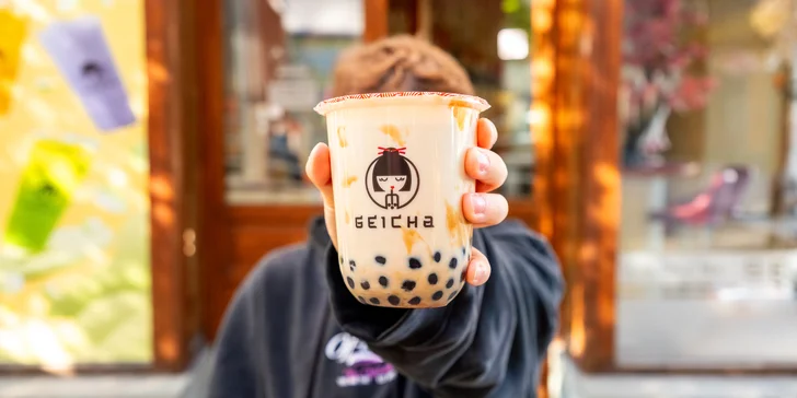 Ovocné nebo mléčné bubble tea s želé, tapiokou nebo bobou v podniku Geicha v Porubě