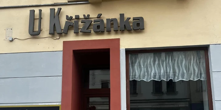 500 g či 1 kg kuřecích a vepřových řízků vč. přílohy dle výběru a omáček
