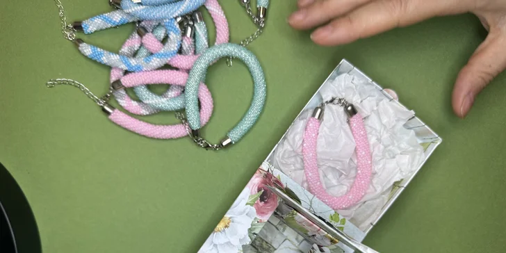 Individuální tvořivé kurzy: minialbum, pop-up z papíru, přáníčko, dekorování textilu nebo šperky z korálků