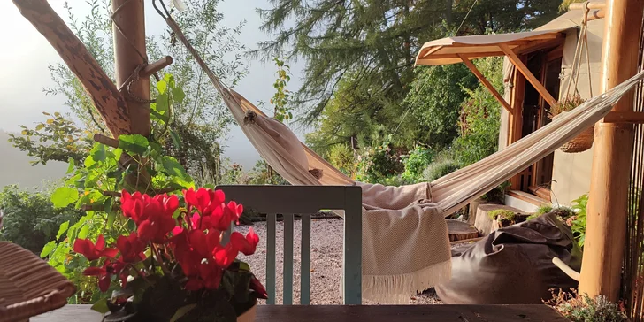 Plně vybavená jurta na samotě v Podkrkonoší: wellness a dokonalý výhled do krajiny