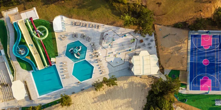 Dovolená na ostrově Thassos: 4* hotel Zoe, all inclusive, letenky i vstup do vodního parku