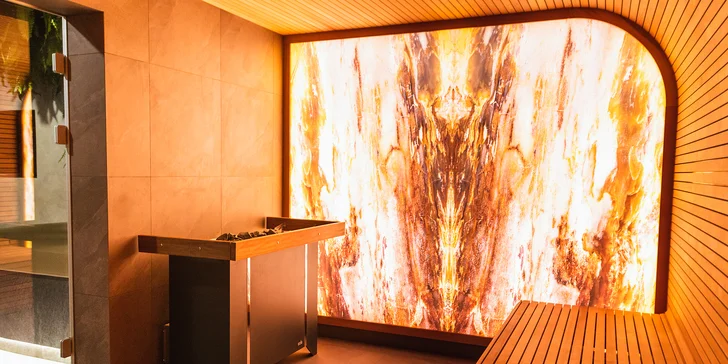 Elegantní privátní wellness pro dva na 2-3 hodiny: vířivka, sauna i lahev prosecca