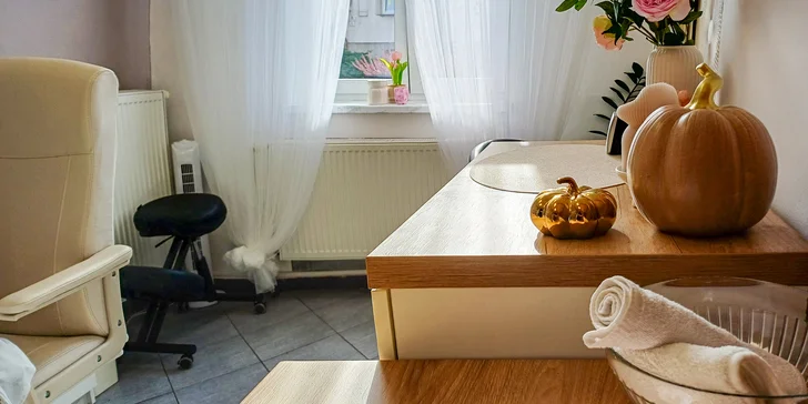 Kosmetické balíčky pro každou pleť: hloubkové ošetření, špachtle i masáž obličeje