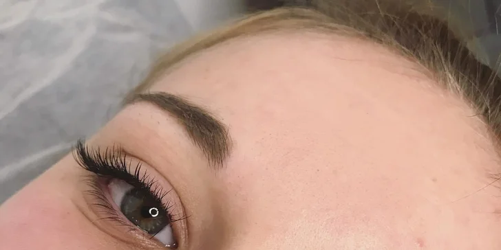 Svůdný pohled: prodloužení řas technikou řasa na řasu nebo 5D-8D