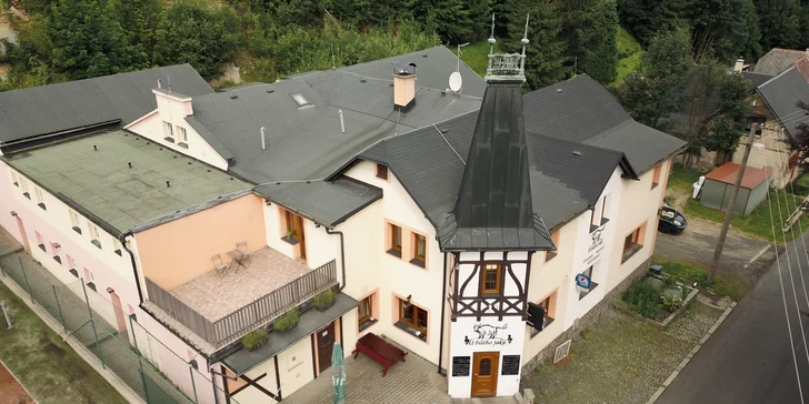 Penzion U bílého jaka totiž stojí v malebné krajině na hranici Národních parků České a Saské Švýcarsko, která je doslova protkána turistickými i cyklo trasami. 