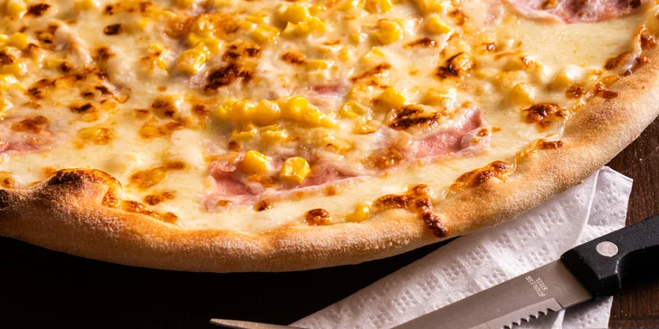 Jedna nebo dvě 32cm pizzy dle výběru: sýrová, šunková, salámová i crudo