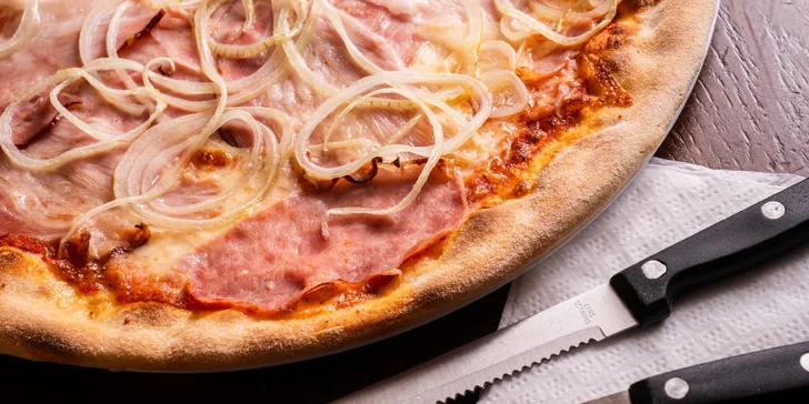 Jedna nebo dvě 32cm pizzy dle výběru: sýrová, šunková, salámová i crudo