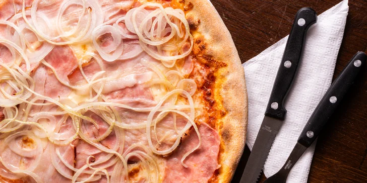 Jedna nebo dvě 32cm pizzy dle výběru: sýrová, šunková, salámová i crudo