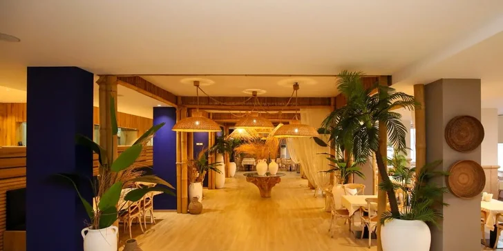 Albánie letecky: hotel Regina Blue***** hned u pláže, ultra all inclusive a bazén