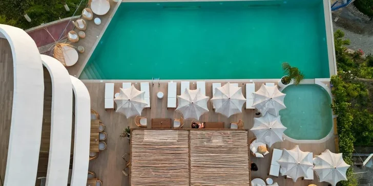 Albánie letecky: hotel Regina Blue***** hned u pláže, ultra all inclusive a bazén