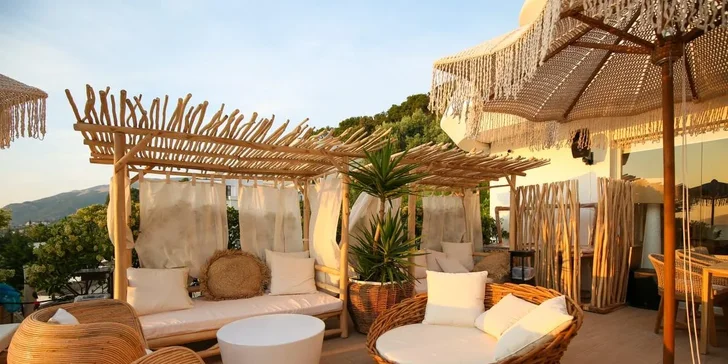Albánie letecky: hotel Regina Blue***** hned u pláže, ultra all inclusive a bazén