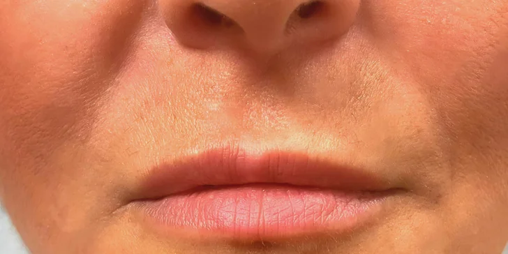 Permanentní make-up dle výběru: horní oční linka, pudrové obočí nebo vláskování i rty