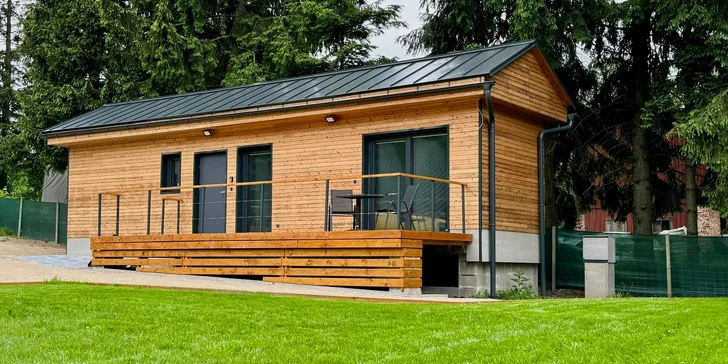Krásná glampová chatka v Jizerských horách s moderním vybavením