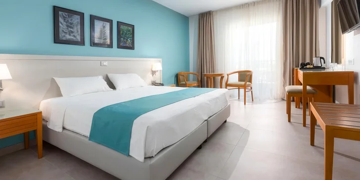 Letecky na Lesbos: 4* hotel Aeolian Village Beach Resort s all inclusive