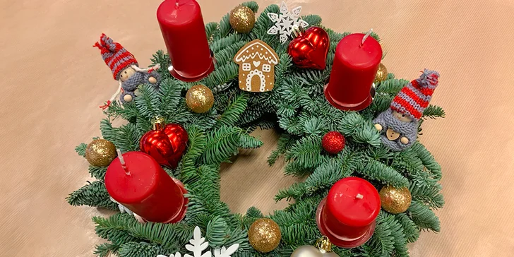 Kurz výroby adventního věnce, voucher pro 1 nebo 2 osoby: v ceně veškerý materiál i svařák