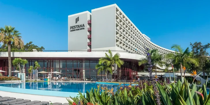 Na Madeiru letecky: 5* Hotel Pestana Casino s polopenzí a střešním bazénem s výhledem na moře