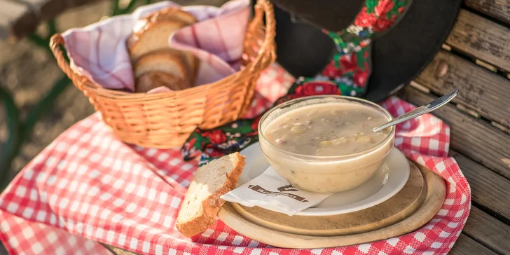 Valašská kyselice s chlebem a borůvkové knedlíky s tvarohem pro 2 osoby
